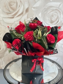 6 Red rose gift bag